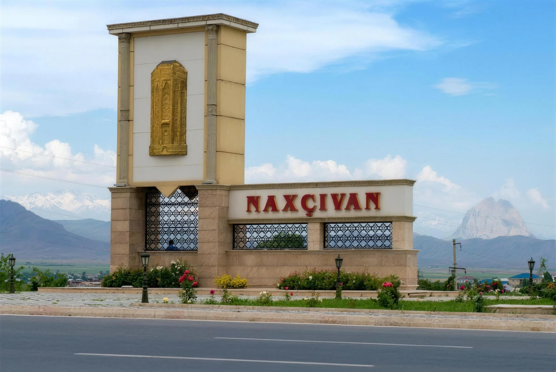 Naxçıvan şəhərinə giriş