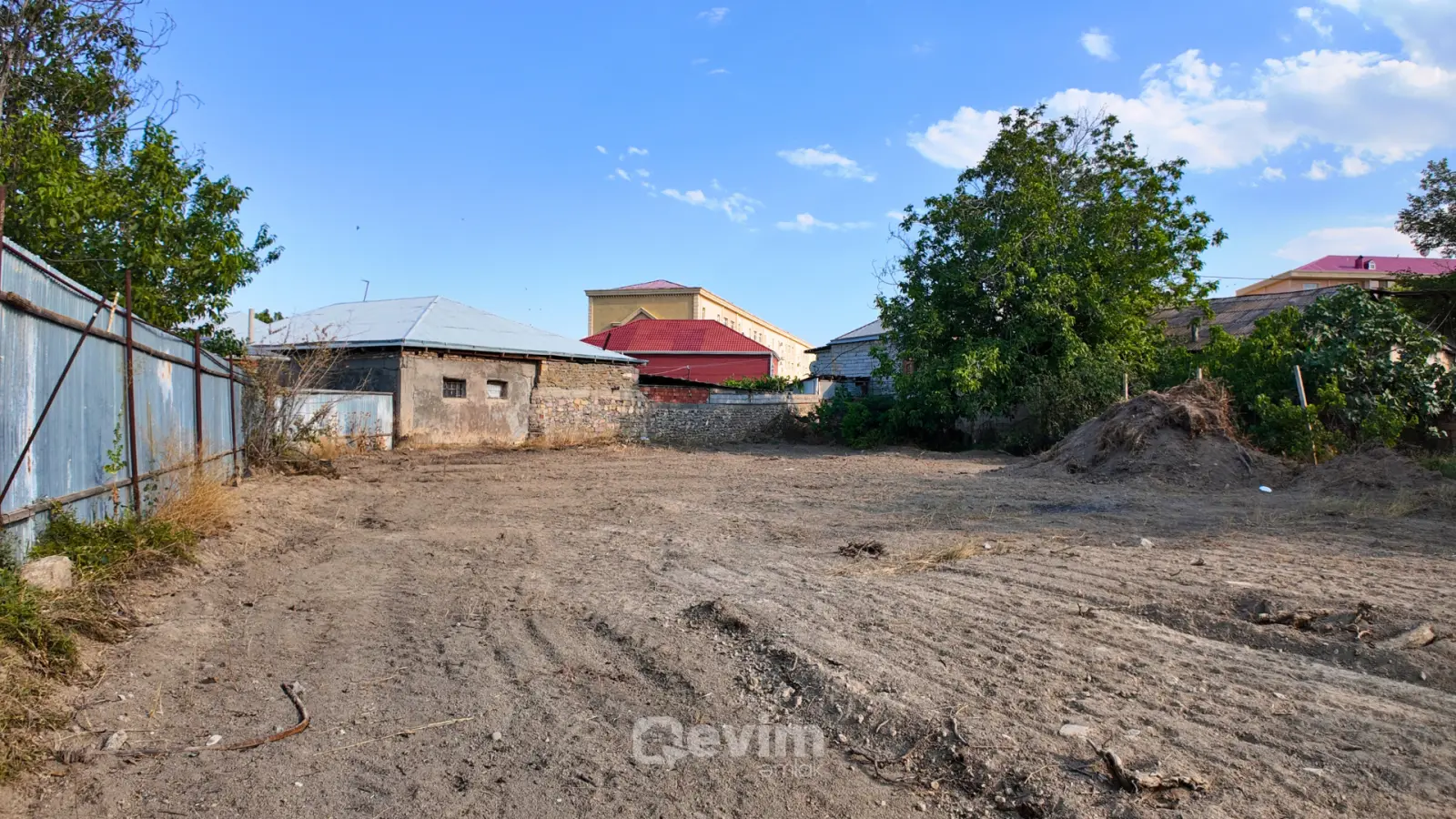 Diaqnostika Mərkəzinin Yaxınlığında, Əsas Yola Cəmi 50 Metr Məsafədə 4 Sot Torpaq Sahəsi