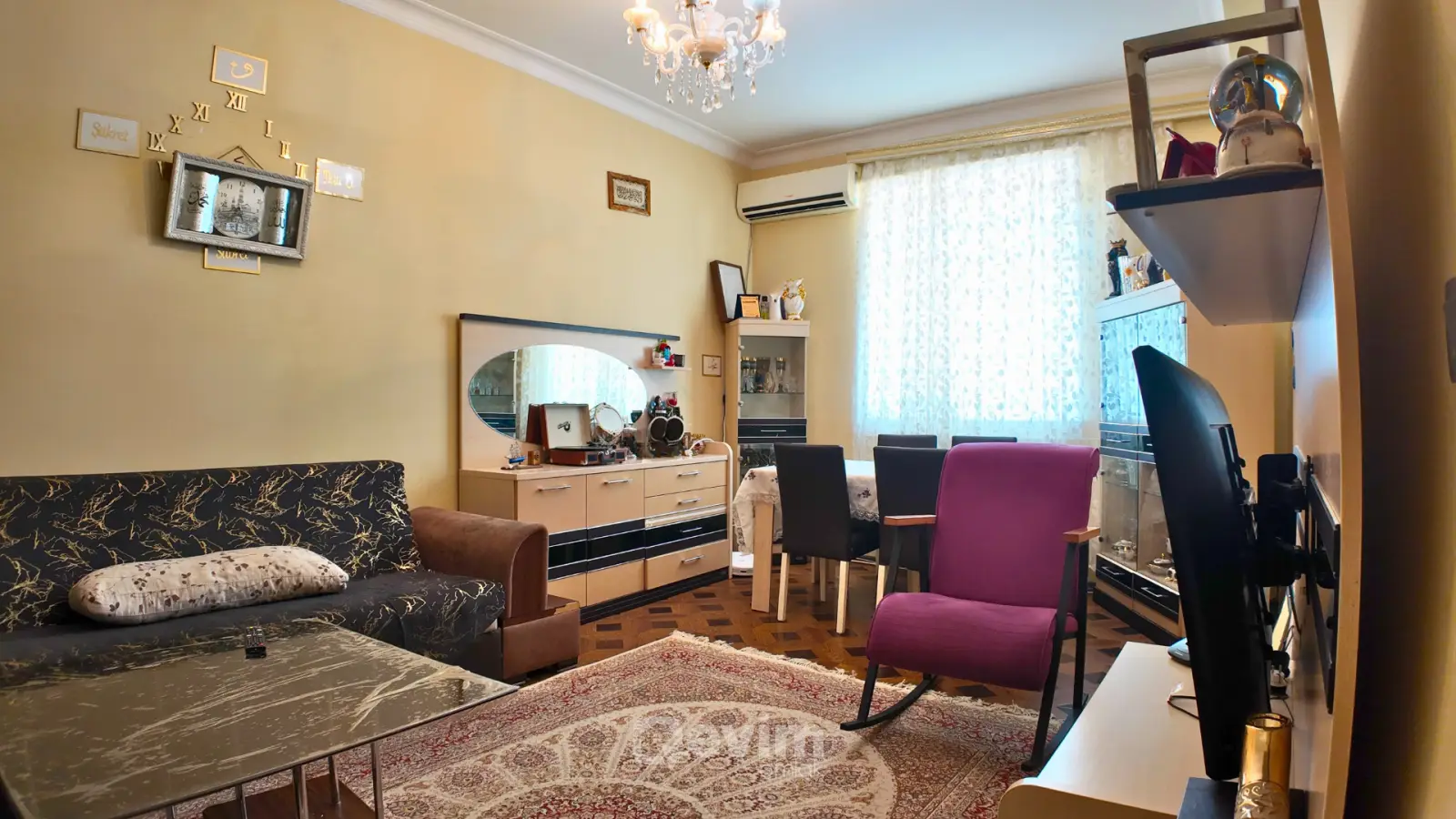 Şəhərin Tam Mərkəzində, "Cafevania" ilə Üzbəüz Binada Tam Təmirli 3 Otaqlı Mənzil