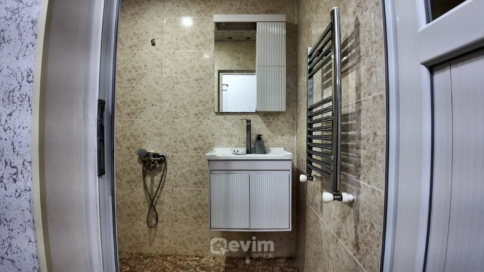 Qaraxanbəylidə 2.5 Sotda, Tam Təmirli 3 Otaqlı Həyət Evi — şəkil 7