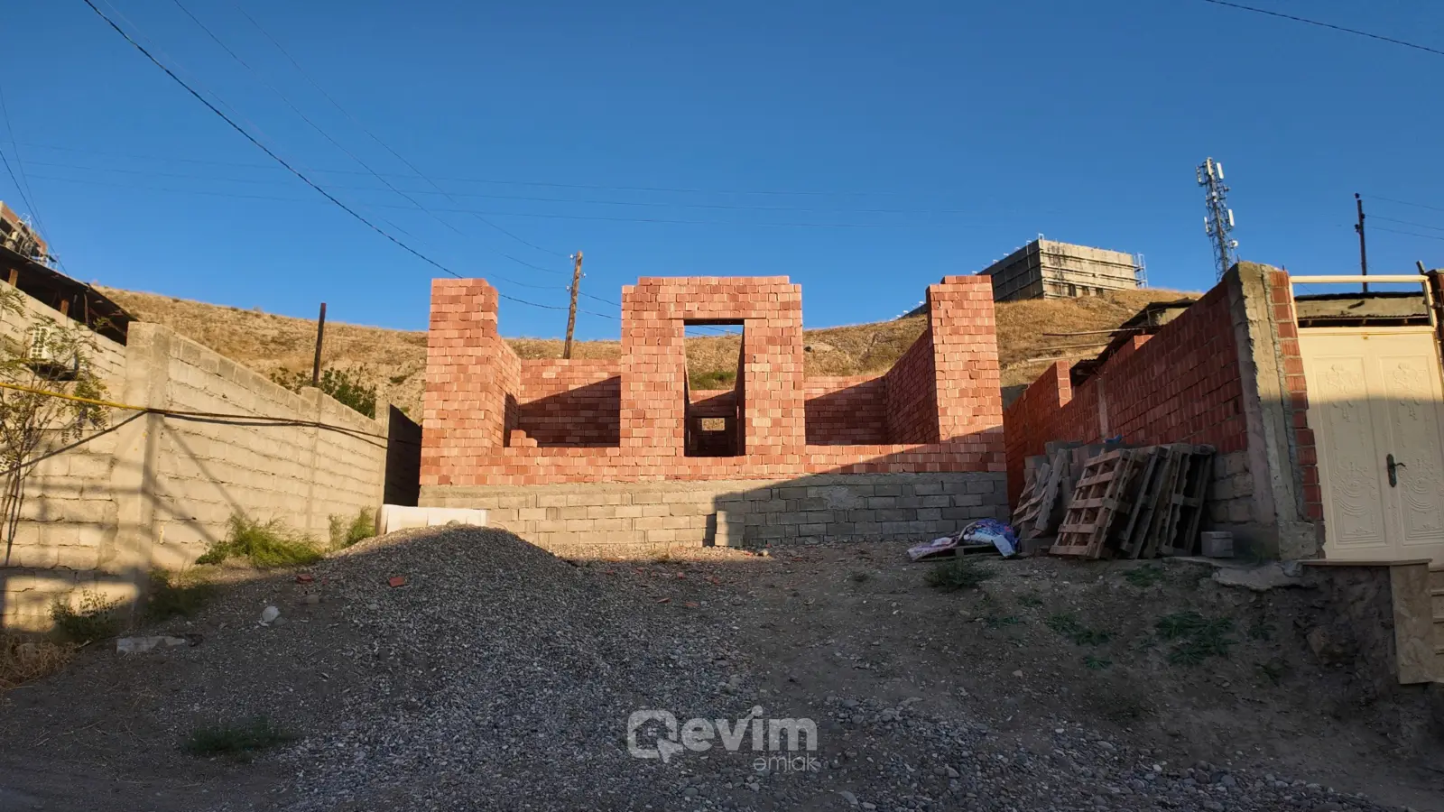 Əliabadda 1.5 Sot Torpaq Sahəsində, 3 Otaqlı Yarım Tikili Həyət Evi — şəkil 1